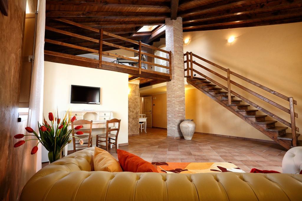 Agriturismo Creta Rossa Torre di Ruggiero エクステリア 写真